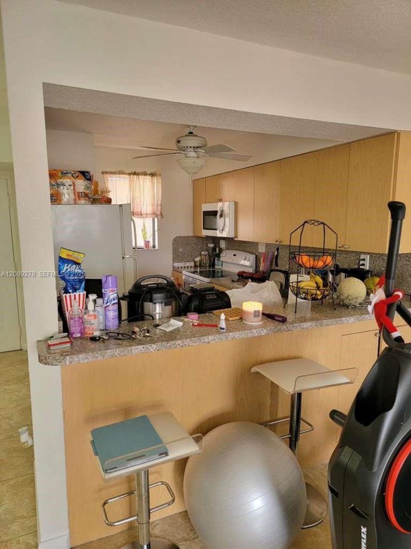 8425 NW 8th St , Unit 306, Miami, FL 33126 Photo