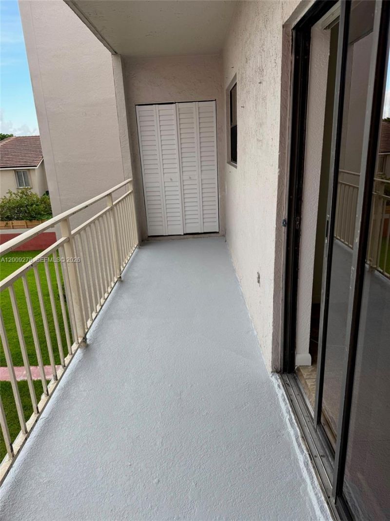 8425 NW 8th St, Unit 306, Miami, FL 33126 Photo
