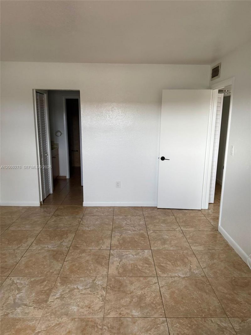 8425 NW 8th St, Unit 306, Miami, FL 33126 Photo