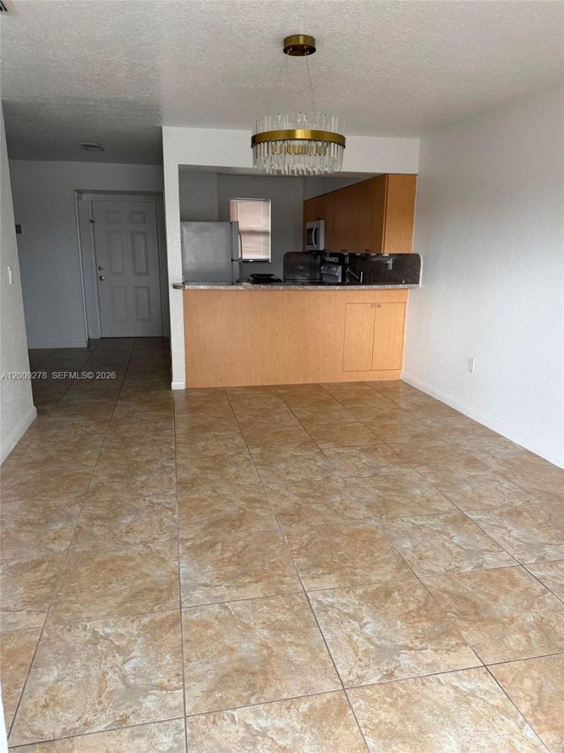 8425 NW 8th St, Unit 306, Miami, FL 33126 Photo