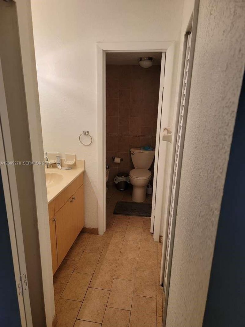 8425 NW 8th St , Unit 306, Miami, FL 33126 Photo