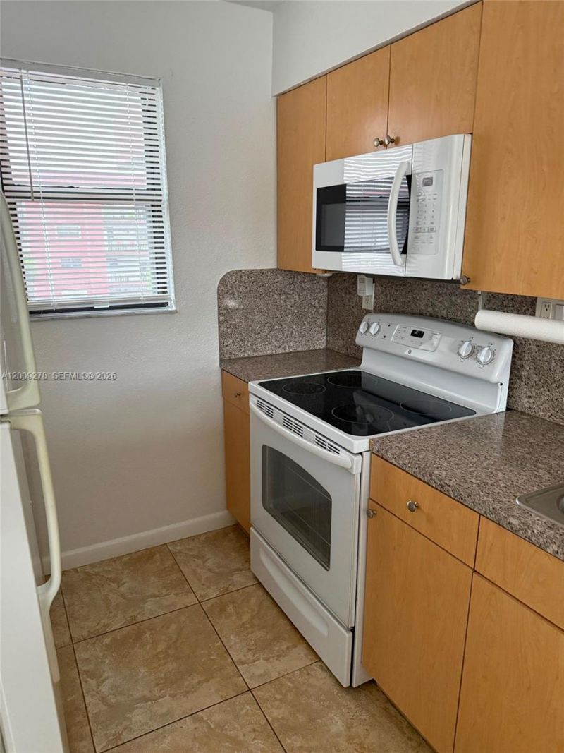 8425 NW 8th St, Unit 306, Miami, FL 33126 Photo