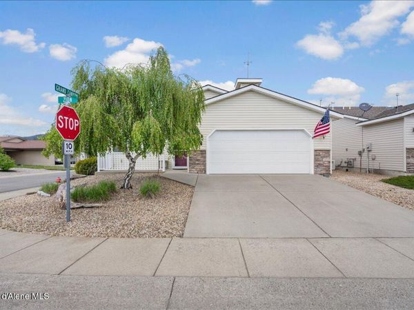 8759 W Zion ST, Rathdrum, ID 83858