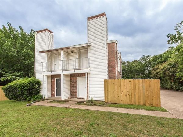 6828 Brentwood Stair Road, Fort Worth, TX 76112