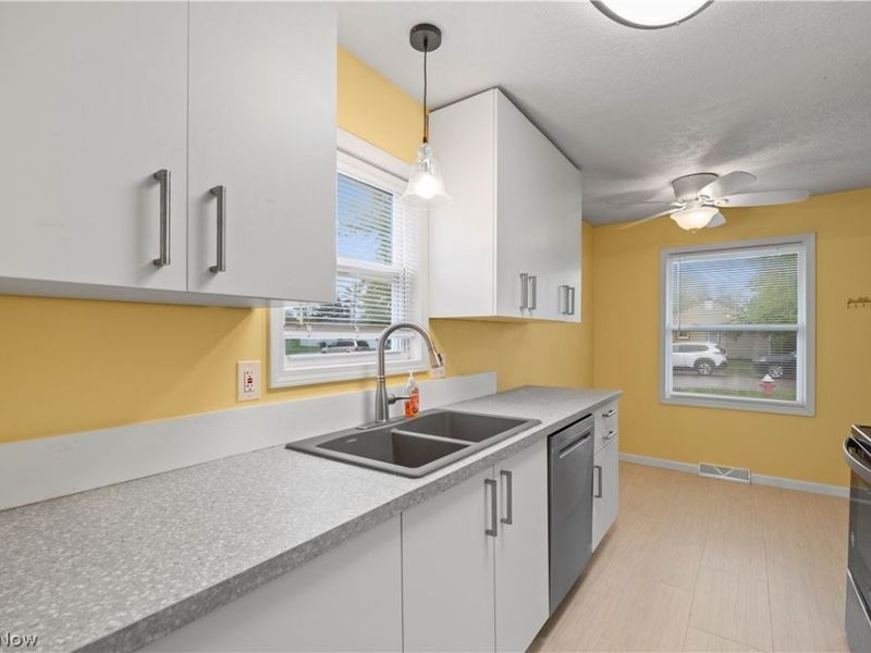 547 Willow Park Road, Elyria, OH 44035 Photo 12