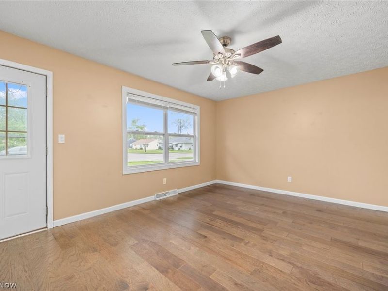 547 Willow Park Road, Elyria, OH 44035 Photo 3