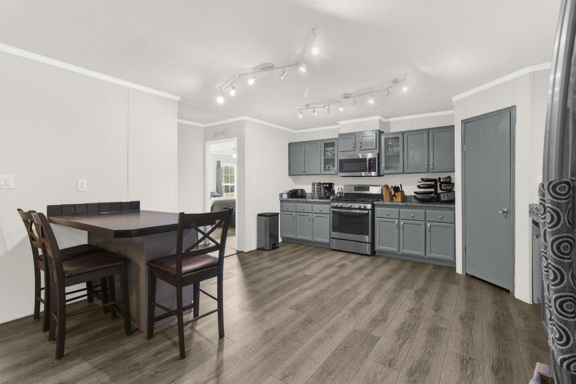 712 Wesley Grove Road Photo 13