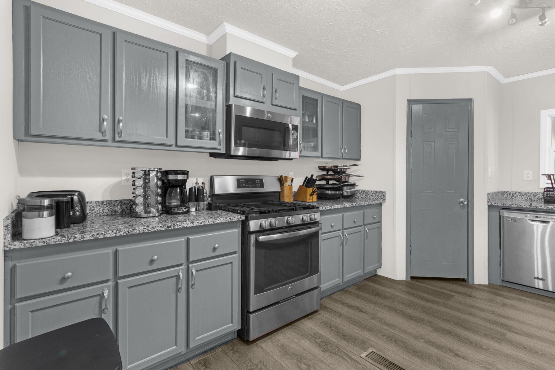 712 Wesley Grove Road Photo 8
