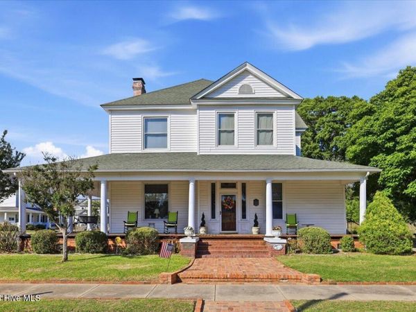 218 W College Street, Mount Olive, NC 28365