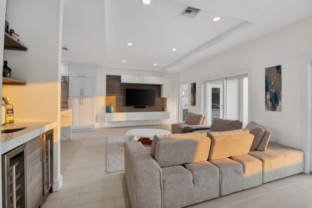 1044 NW 6th Drive, Boca Raton, FL 33486 Photo