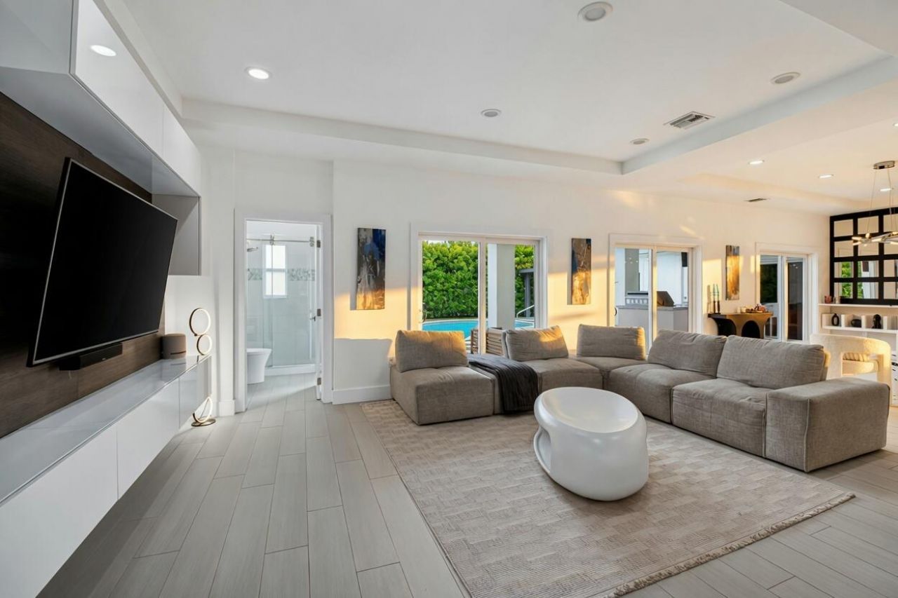 1044 NW 6th Drive, Boca Raton, FL 33486 Photo