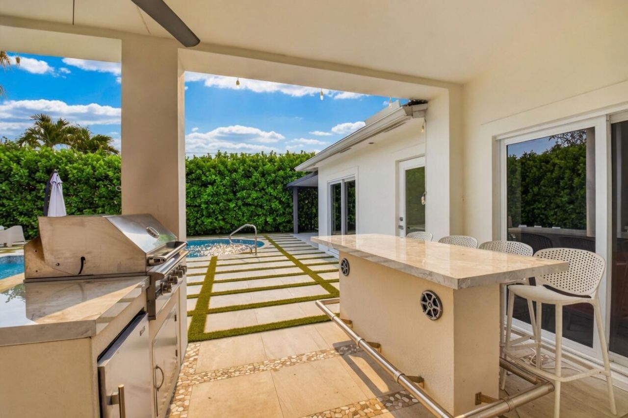 1044 NW 6th Drive, Boca Raton, FL 33486 Photo