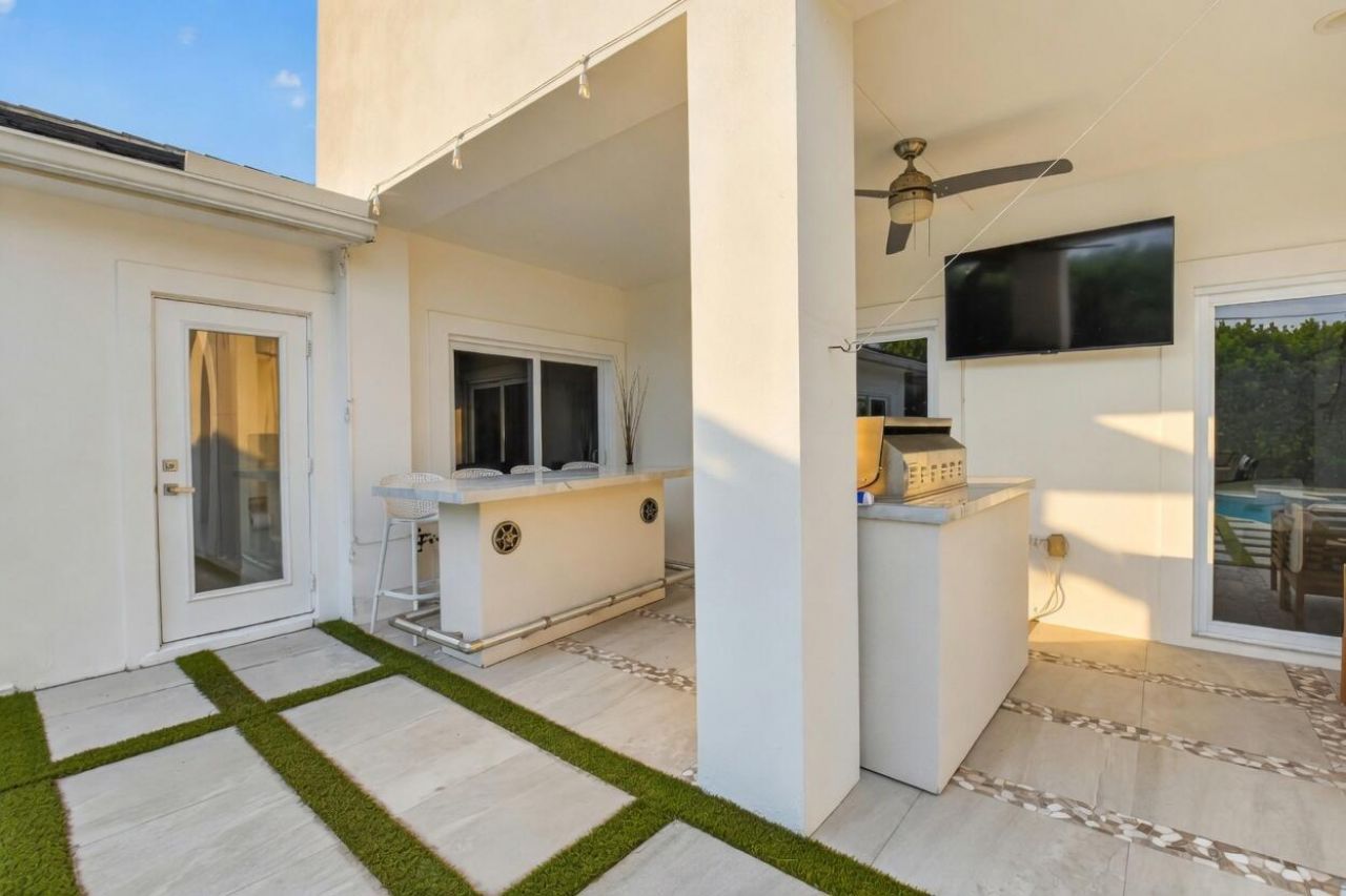 1044 NW 6th Drive, Boca Raton, FL 33486 Photo