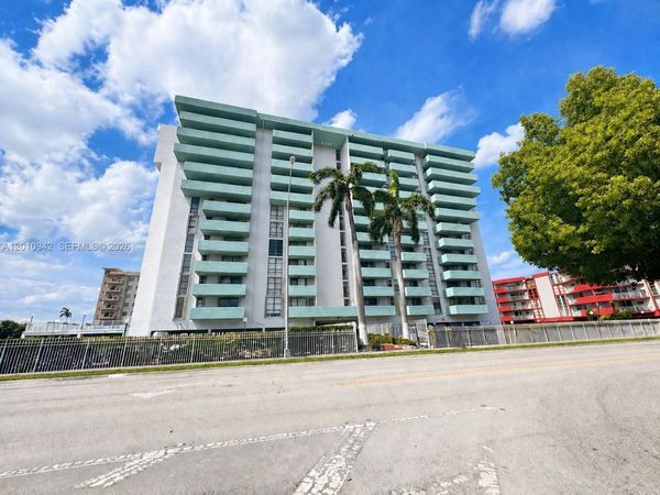 1825 W 44th Pl , Unit 501, Hialeah, FL 33012