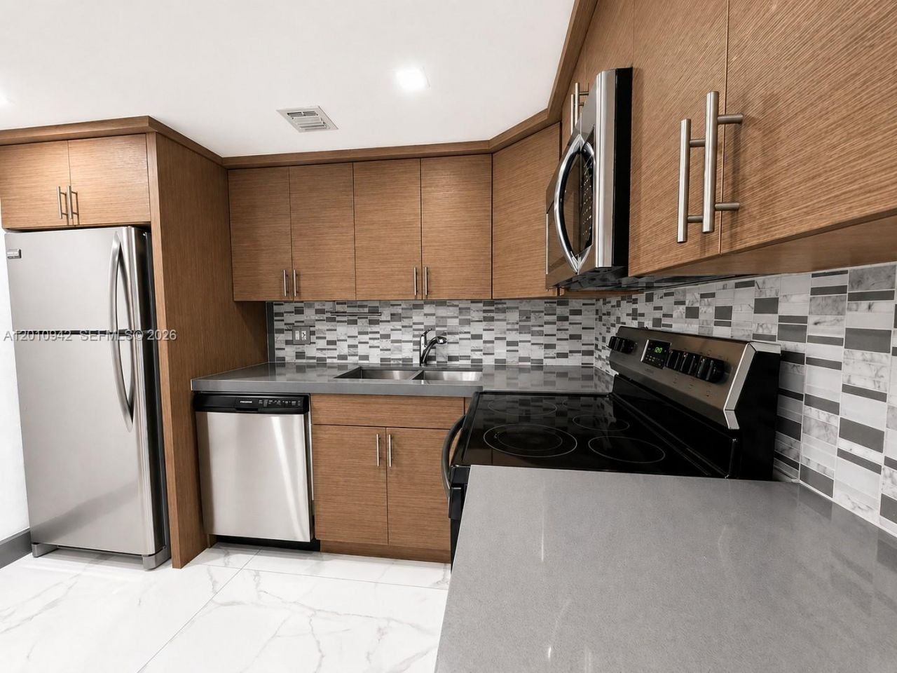 1825 W 44th Pl , Unit 501, Hialeah, FL 33012 Photo