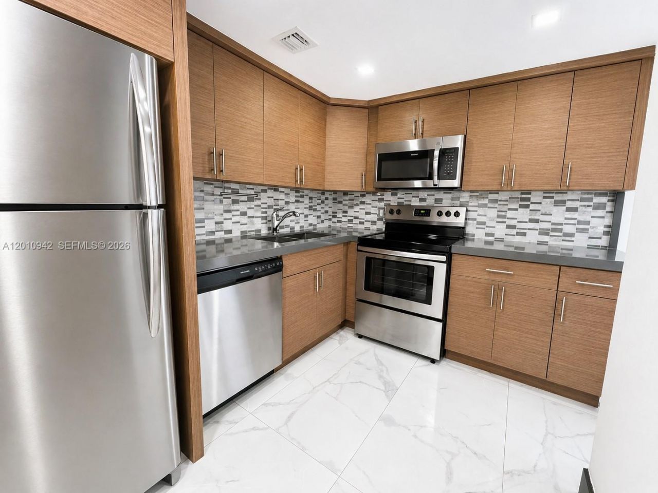1825 W 44th Pl , Unit 501, Hialeah, FL 33012 Photo
