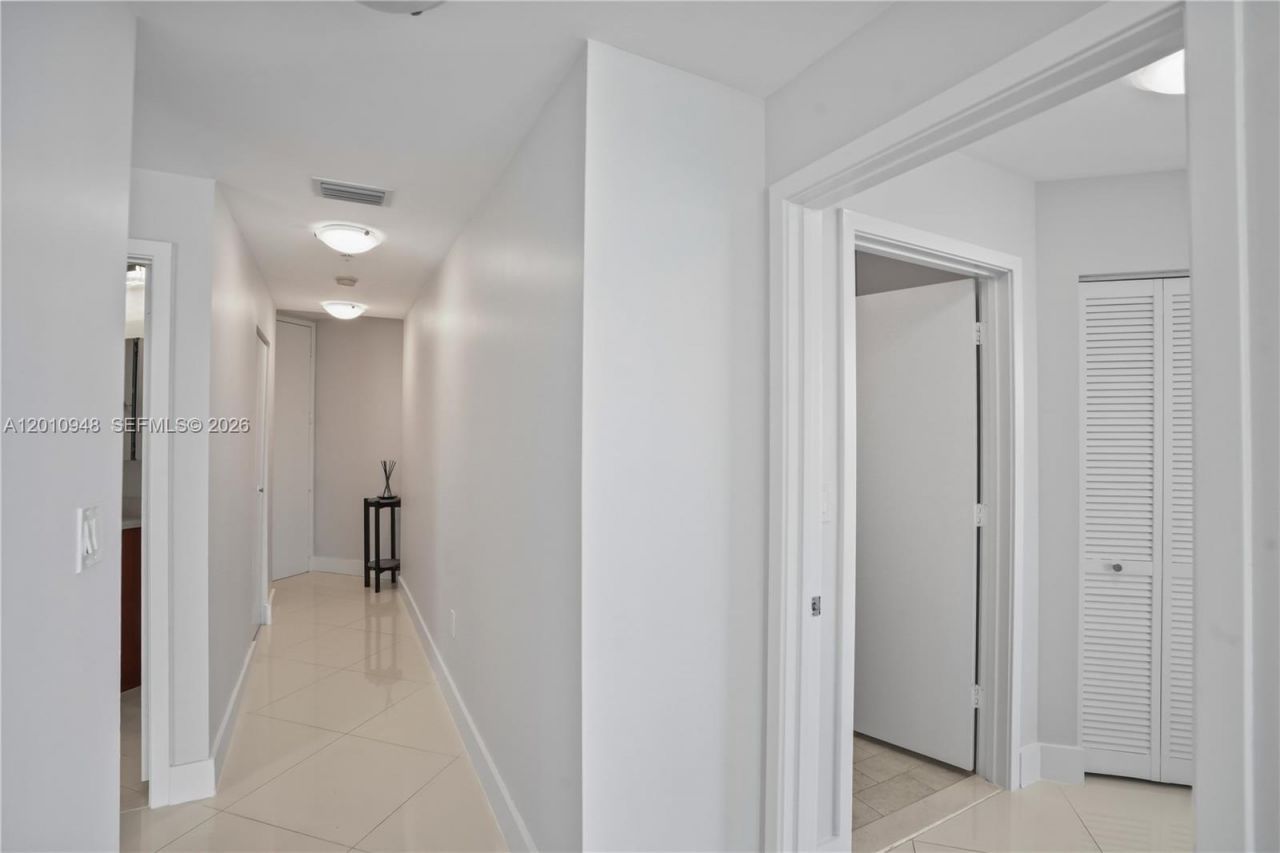 1111 SW 1st Ave, Unit 2325-N, Miami, FL 33130 Photo