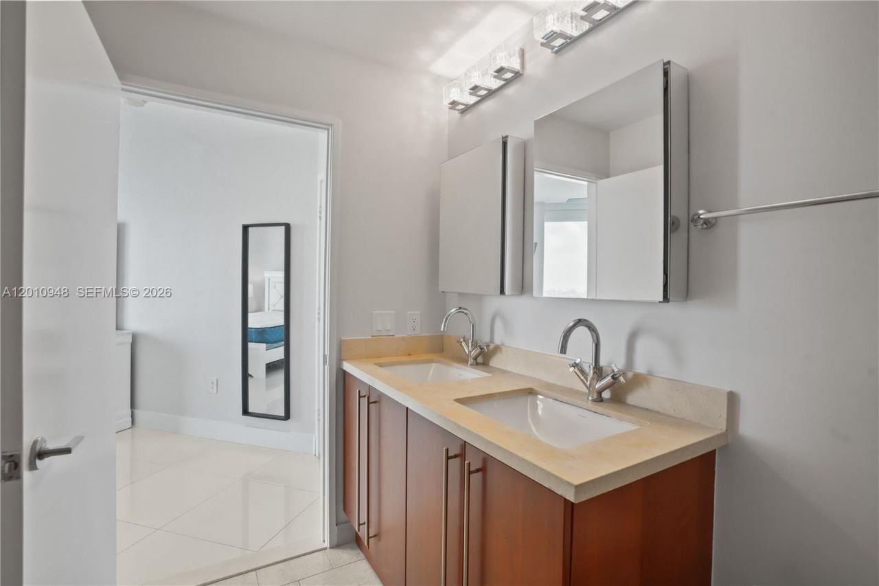 1111 SW 1st Ave, Unit 2325-N, Miami, FL 33130 Photo