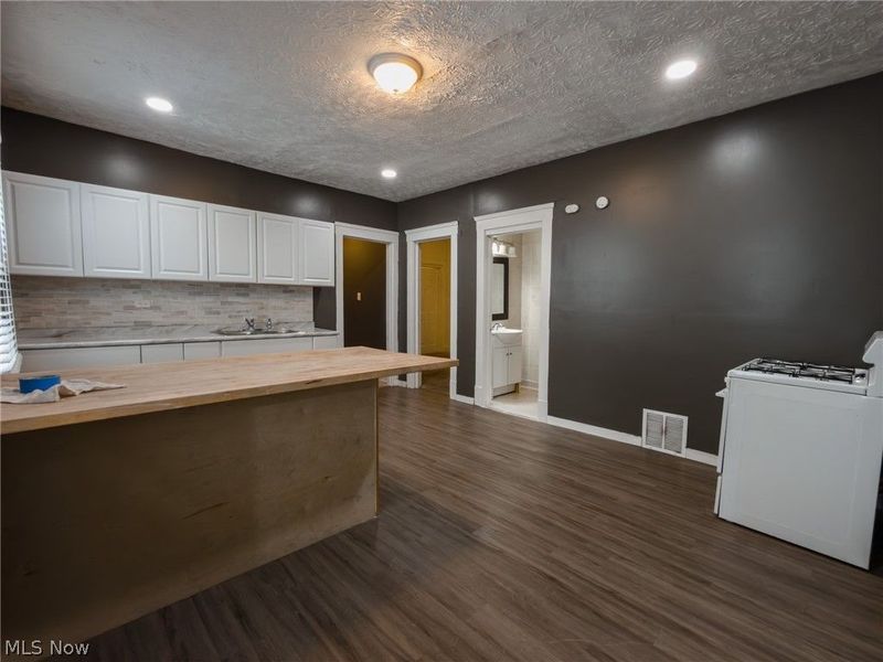 10209 Elwell Avenue, Cleveland, OH 44104 Photo 5