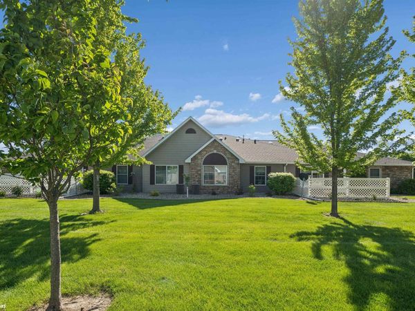 1701 E Greenwood Ln, Mount Pleasant, IA 52641