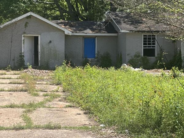 1643 Chapman Drive, Jackson, MS 39204