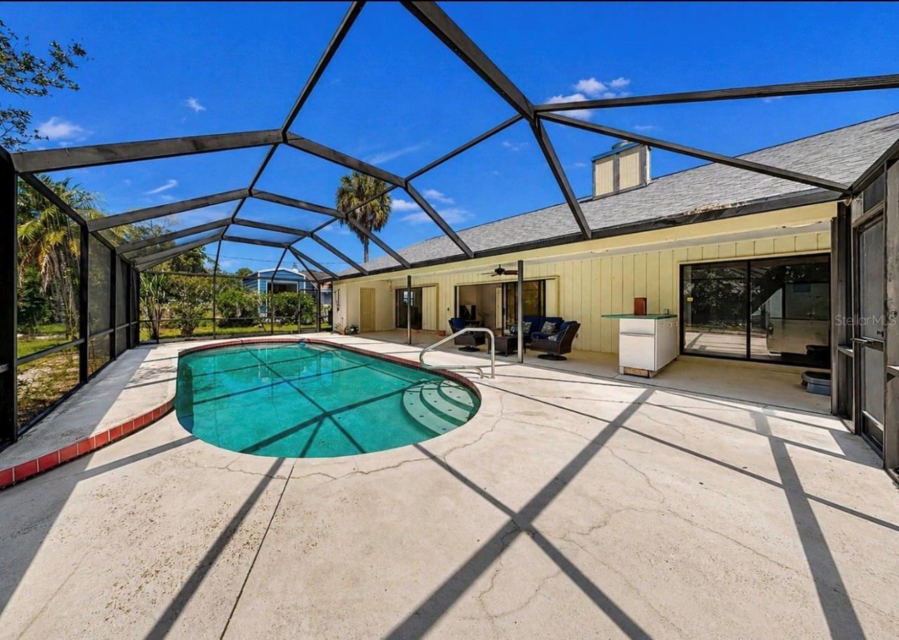 948 Winter Garden Drive, Sarasota, FL 34243 Photo