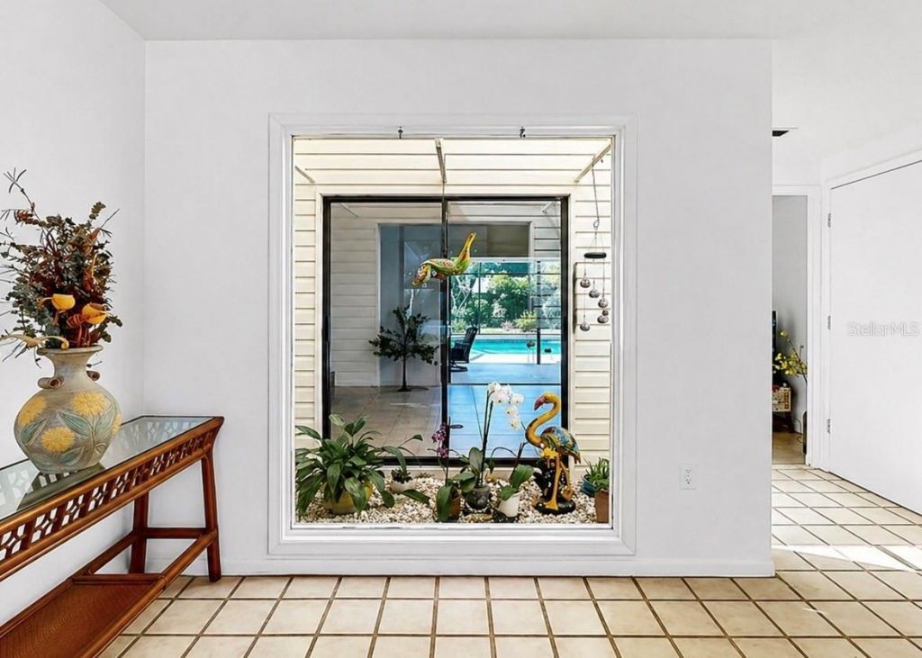 948 Winter Garden Drive, Sarasota, FL 34243 Photo