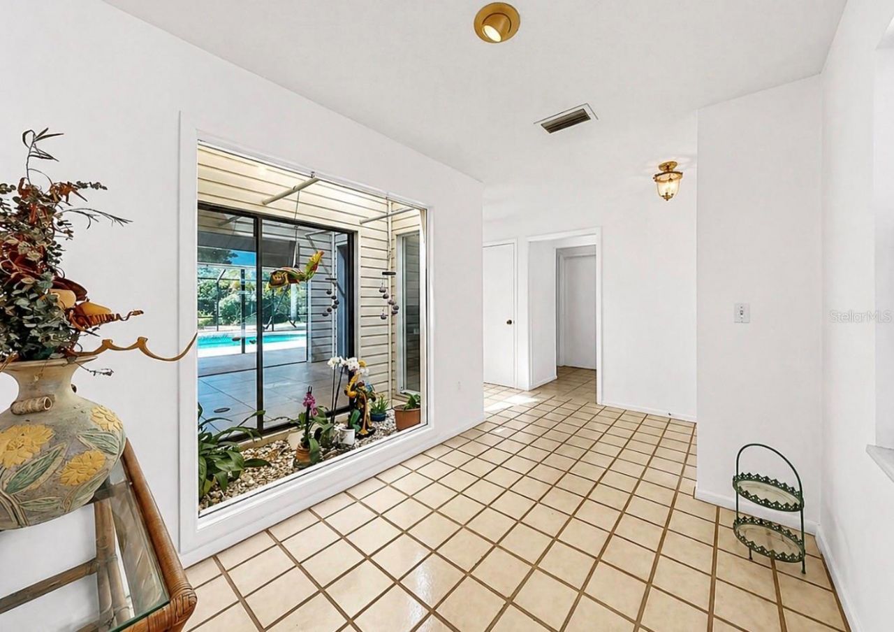 948 Winter Garden Drive, Sarasota, FL 34243 Photo