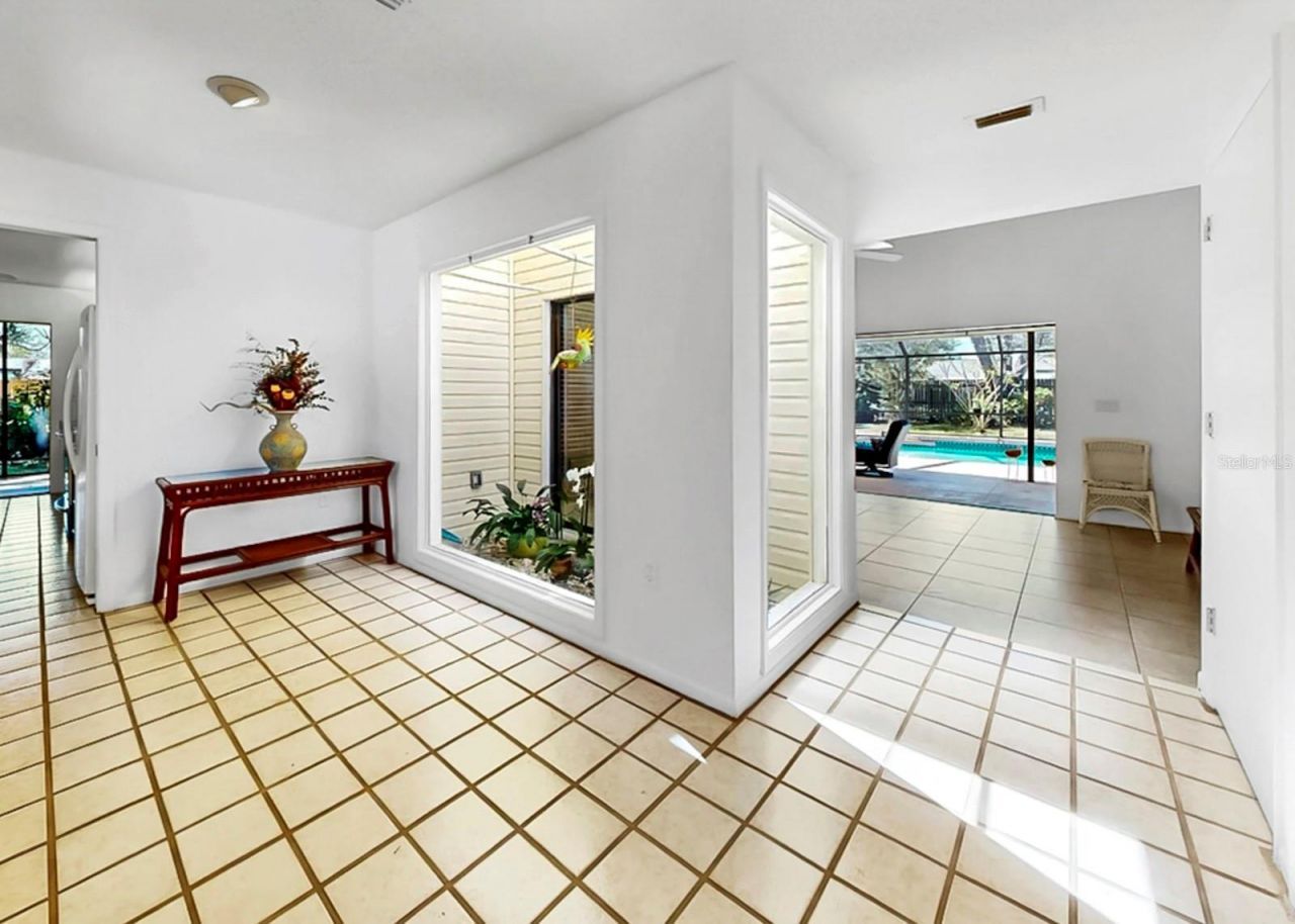 948 Winter Garden Drive, Sarasota, FL 34243 Photo