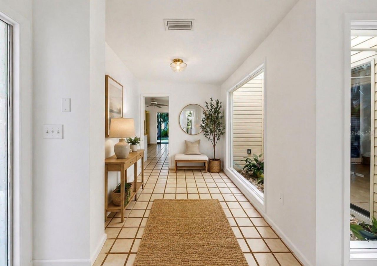 948 Winter Garden Drive, Sarasota, FL 34243 Photo