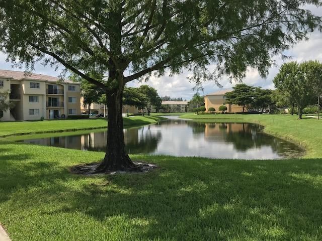 700 S Crestwood Ct Court S, Unit 708, Royal Palm Beach, FL 33411 Photo
