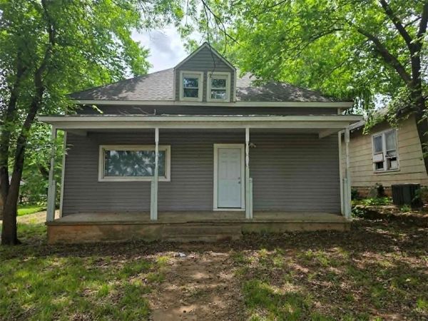 907 W Minnesota Avenue, Chickasha, OK 73018