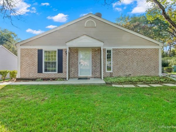 20 Red Oak Trail , Cary, IL 60013