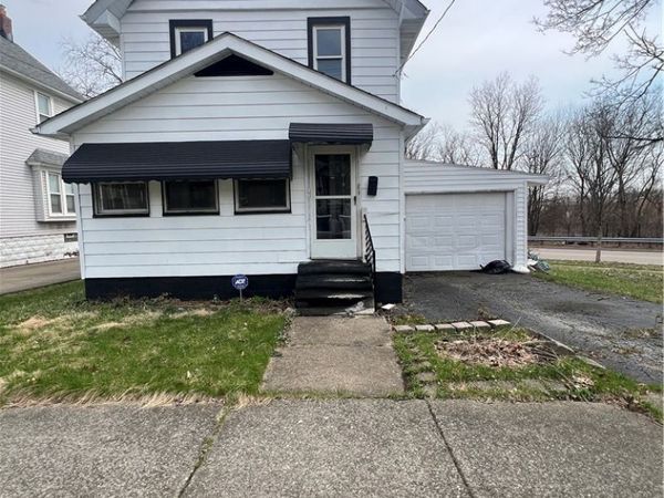 2277 5th Street SW, Akron, OH 44314