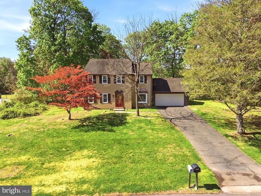 5 Canal Run E , Washington Crossing, PA 18977 Main Photo