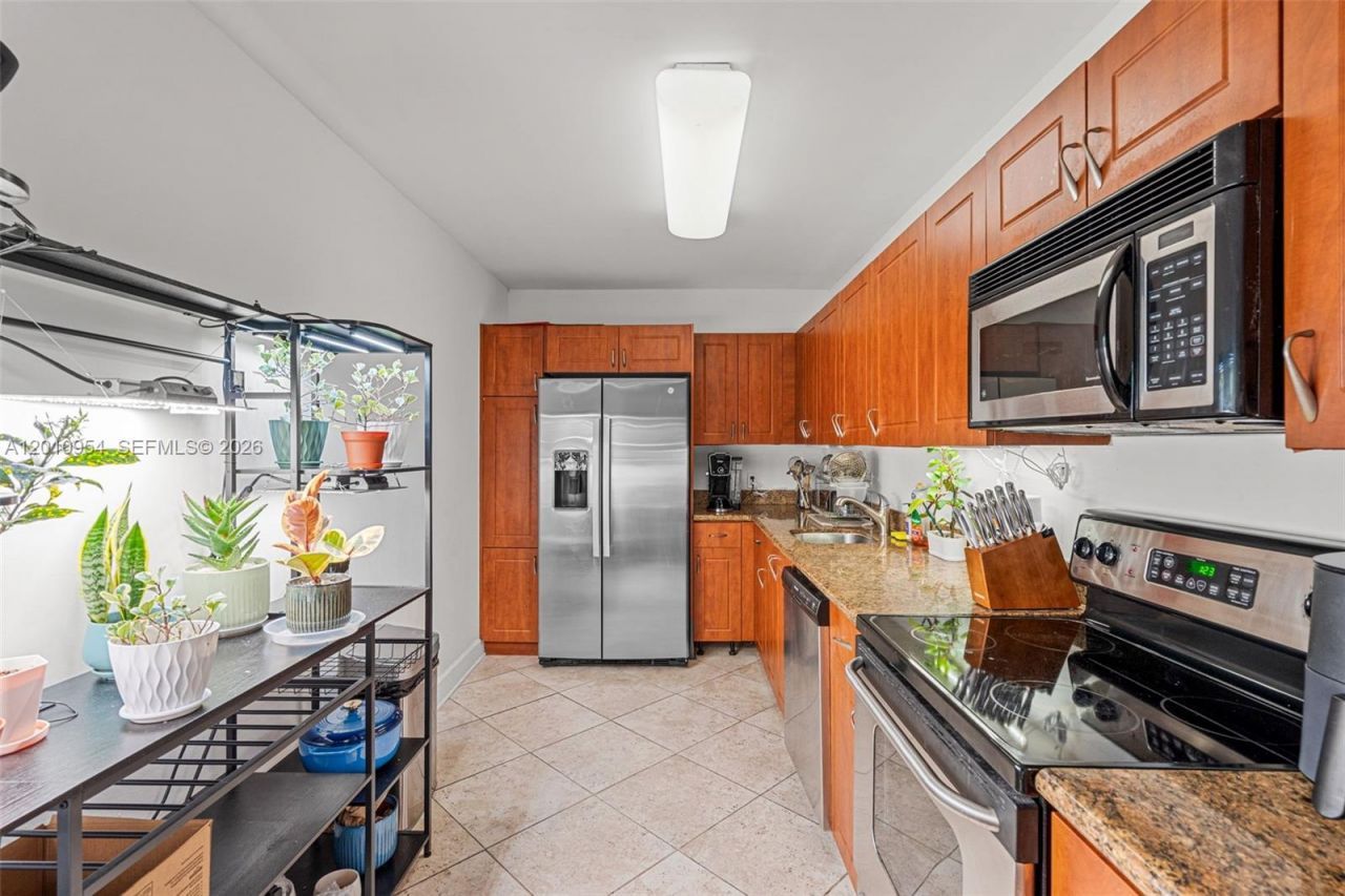 401 69th St, Unit 605, Miami Beach, FL 33141 Photo