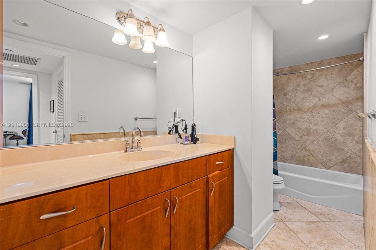 401 69th St, Unit 605, Miami Beach, FL 33141 Photo