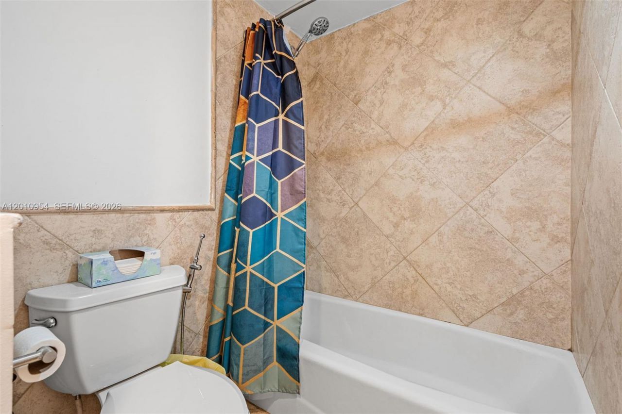 401 69th St, Unit 605, Miami Beach, FL 33141 Photo