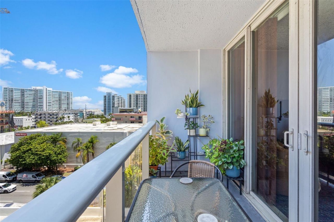 401 69th St, Unit 605, Miami Beach, FL 33141 Photo