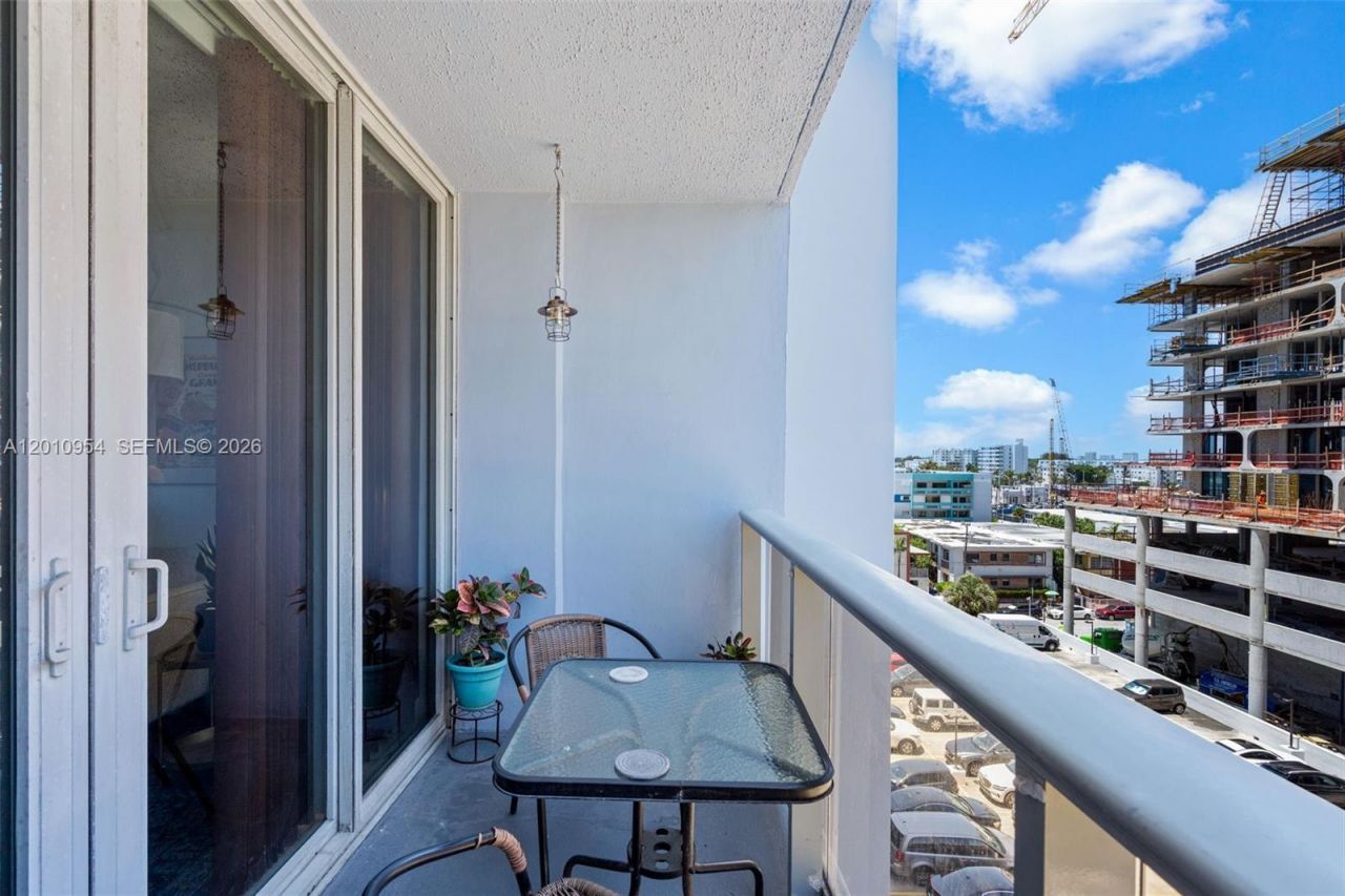 401 69th St, Unit 605, Miami Beach, FL 33141 Photo