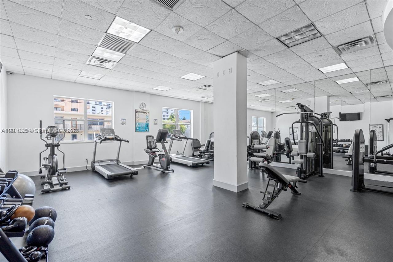 401 69th St, Unit 605, Miami Beach, FL 33141 Photo