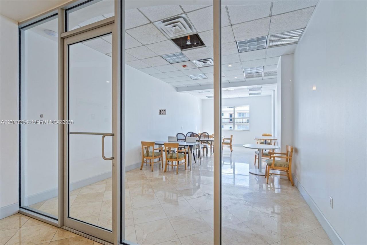 401 69th St, Unit 605, Miami Beach, FL 33141 Photo