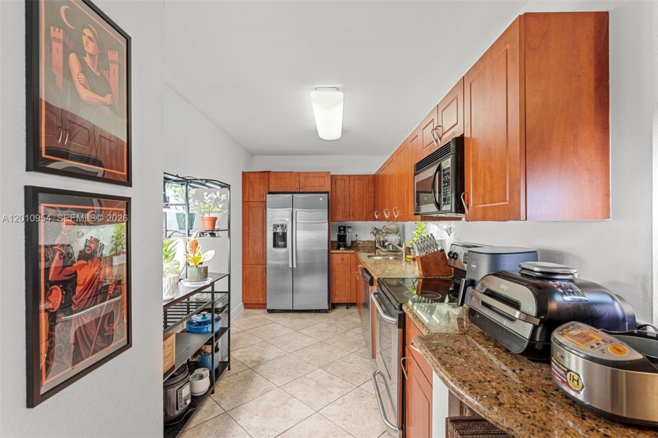 401 69th St, Unit 605, Miami Beach, FL 33141 Photo
