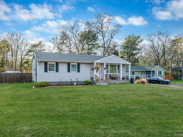 134 Park Lane , Middle Island, NY 11953