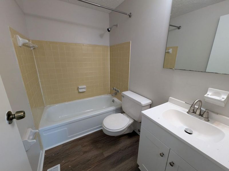 2440 Burgandy Lane , Unit B, Columbus, OH 43232 Photo 11