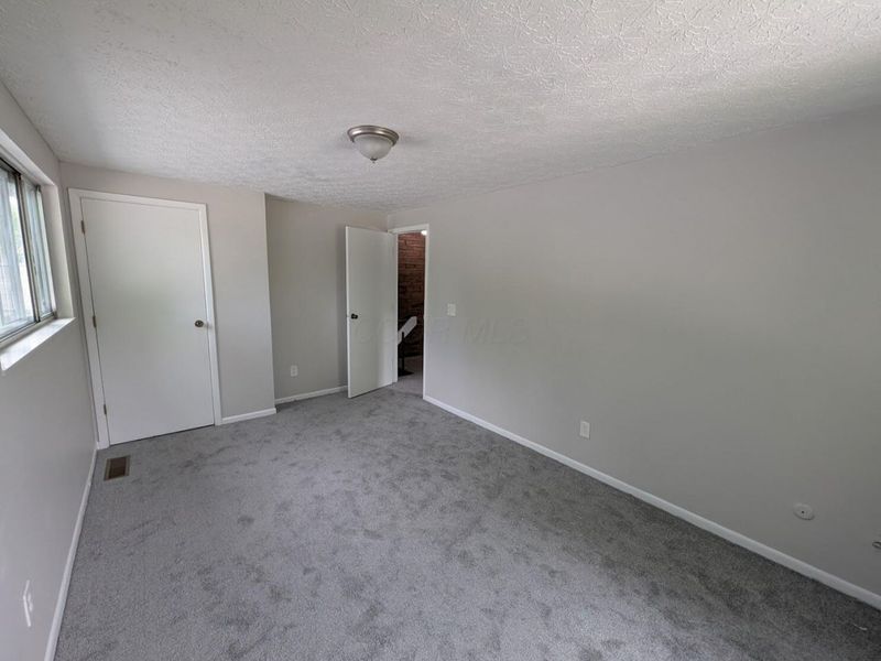 2440 Burgandy Lane , Unit B, Columbus, OH 43232 Photo 13