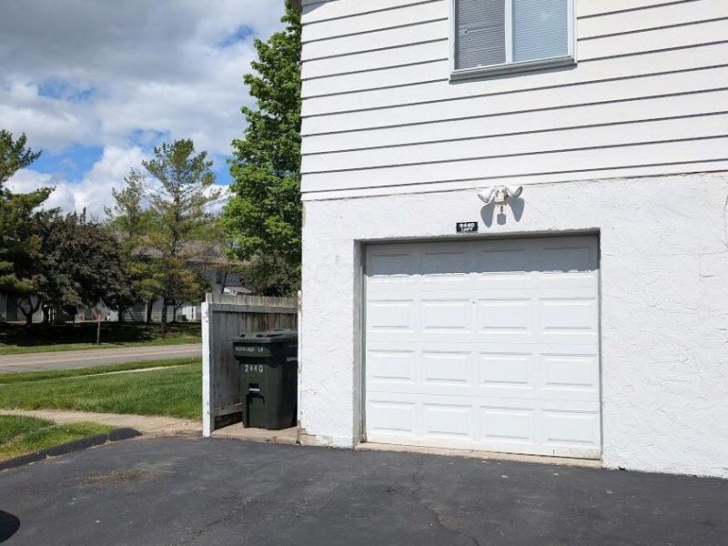 2440 Burgandy Lane , Unit B, Columbus, OH 43232 Photo 14