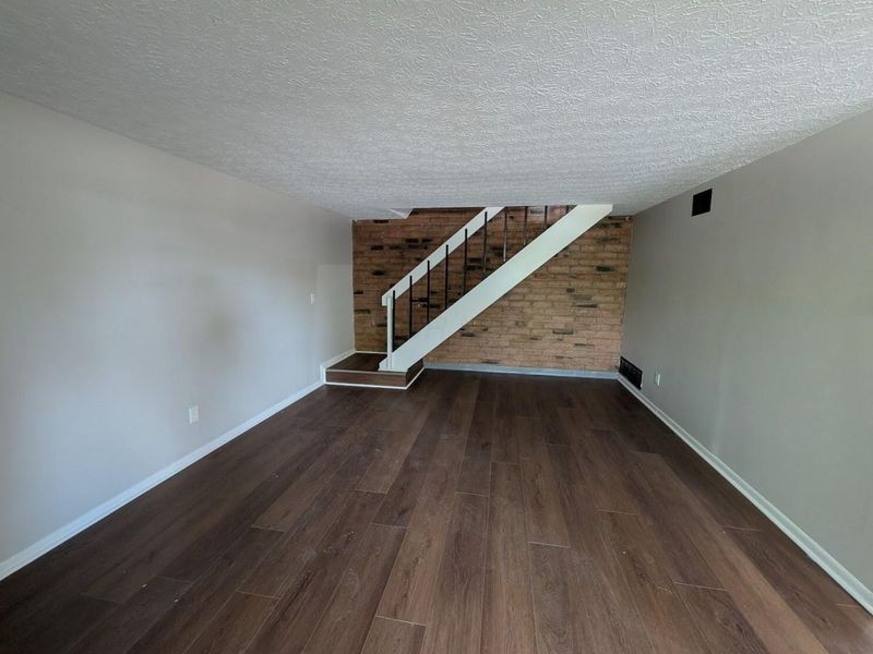 2440 Burgandy Lane , Unit B, Columbus, OH 43232 Photo 3
