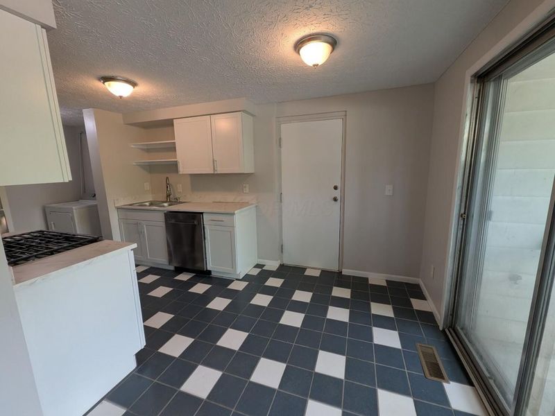 2440 Burgandy Lane , Unit B, Columbus, OH 43232 Photo 5