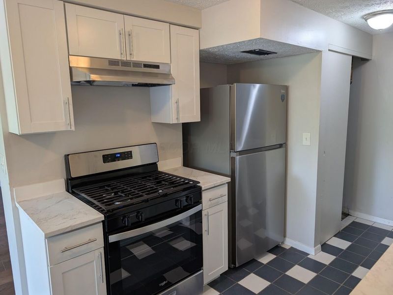 2440 Burgandy Lane , Unit B, Columbus, OH 43232 Photo 7